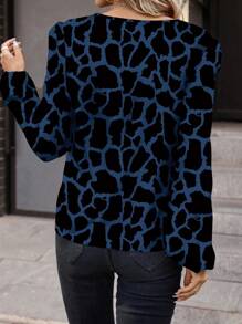 SHEIN Clasi Camisa casual de mujer con cuello redondo y manga larga, con un patrón asimétrico, adecuada para primavera y otoño