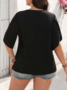 SHEIN LUNE Plus Size V-Neck Floral Short-Sleeved Holiday Shirt - Black - View 2