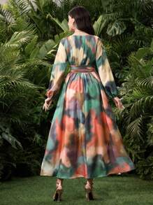 Modelyn V-ringad, vävd lång klänning, vävd lång klänning med v-ringad tie, elegant och romantisk med knipad midja och siluett i A-linje - Multifärgad - Visa 2