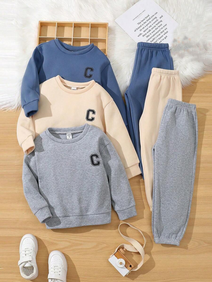 SHEIN 6 件套年轻男孩休闲纯色舒适针织圆领长袖字母印花运动衫和运动裤套装，适合居家、户外、返校、生日、婴儿洗礼、节日派对、秋冬季，羊毛，加厚 - 彩色 - 查看 1