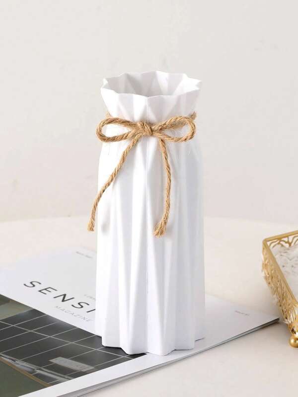 SHEIN 1pc Plastic Vase, Height 6.9 Inches, Origami Design Pampas Grass Vase, Solid Color Plastic Vase, Ceramic Appearance Artificial Flower Vase, For Table Centerpiece Decoration Country Farmhouse Office Home Living Room Decoration Festive Atmosphere Gift