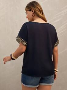 SHEIN LUNE Plus Size Floral Print Shirt With Cross Sleeves - Black - View 2