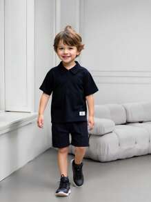 SHEIN Młodzieżowy chłopięcy, jednokolorowy, krótki rękaw, koszulka polo, T-shirt + spodenki, dwuczęściowy zestaw