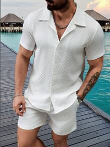 Manfinity Homme بدلة قصيرة الأكمام وسروال قصير بلون واحد، بدلة كاجوال بسيطة للارتداء اليومي