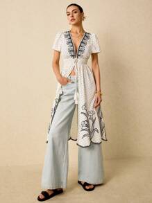 Poéselle Camisa maxi romántica para vacaciones con escote en V profundo, cinturón, flecos y mangas abullonadas cortas con estampado floral para mujer