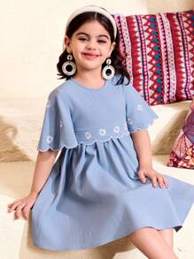 SHEIN Young Girl Casual Vacation Floral Pattern Daisy Embroidery Ruffle Trim Bell Sleeve Patchwork Ruffled Hem Woven Solid Color Dress,Kids - Blue - View 8