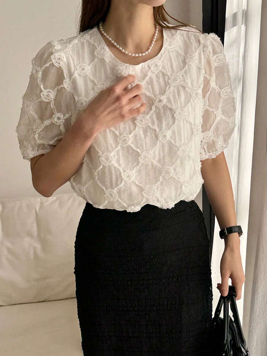 DAZY 女士夏季圆领纯色玫瑰纹理休闲宽松衬衫，适合情人节 - 白色 - 查看 1