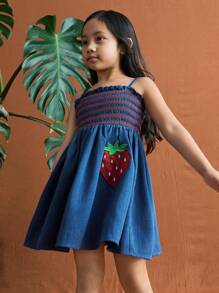 SHEIN Vestidos casuales de estilo fiesta y vacaciones para niñas pequeñas con tirantes rojos, con aplicación bordada de fresa y cable decorativo azules - Azul - Ver 6