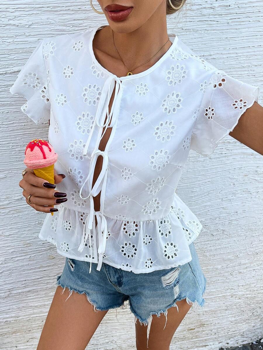 SHEIN VCAY Blusa informal con mangas cortas y nudo delantero en unicolor con bordado para mujeres