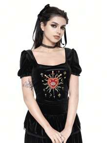 ROMWE Áo thun nữ mùa xuân dành cho nữ, họa tiết cung điện, gothic, cô gái, rừng xanh, tình yêu, thêu mắt, đá quý, pha lê, giọt nước, mắt hình ngôi sao, cổ vuông, tay phồng. - màu đen - Xem 7