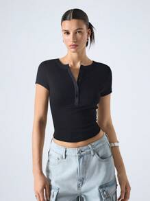 LYSMO Women's Black Button Half-Placket Short-Sleeved Cropped Slim-Fit T-Shirt - Black - View 3