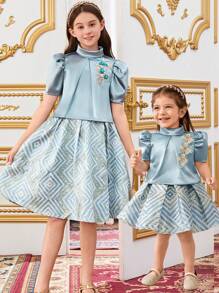 SHEIN 2 件套女婴套装：可爱领口贴花衬衫和提花裙 - 藍色 - 查看 2