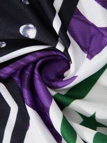 ROMWE MEN Prep Conjunto informal de camiseta de manga corta con cuello en V y estampado de letras y pantalón corto con cordón en la cintura para hombres
