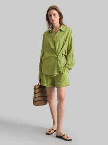 Ontre 2 件女士亚麻绿色宽松蝙蝠袖长袖衬衫和阔腿短裤休闲套装，可拆卸金属纽扣不对称门襟，波西米亚风格，度假节，春夏