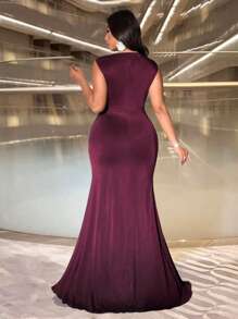 SHEIN Belle 大码女式纯色 V 领无袖荷叶边紧身连衣裙