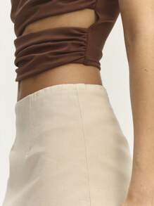 Nöista Falda evasé básica Mantenga la casualidad con nuestra falda evasé básica de lino natural y cómodo. ¡Una adición perfecta a su guardarropa de primavera-verano!