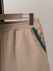 SHEIN Vacaura 2pcs/Set Teenage Boys Fashionable Polo Collar T-Shirt And Casual Shorts Set