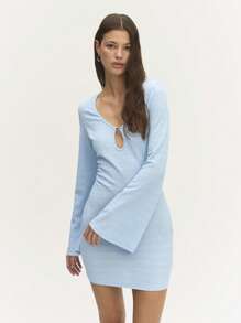 SHEIN Unity Vestido mini de verano con aplicaciones doradas, ajustado al Body con mangas largas y abombadas, y un llamativo corte delantero - ¡Perfecto para fiestas de verano! - Azul - Ver 1