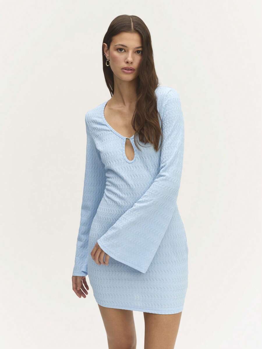 SHEIN Unity Vestido mini de verano con aplicaciones doradas, ajustado al Body con mangas largas y abombadas, y un llamativo corte delantero - ¡Perfecto para fiestas de verano! - Azul - Ver 1