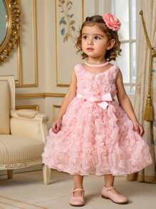 女婴粉色 3D 花卉拼布无袖 V 领蝴蝶结装饰网眼长裙，适合外出或生日，优雅