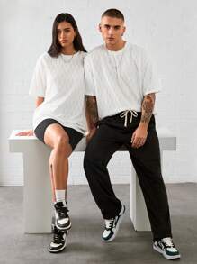 Manfinity VCAY 男女款休闲提花针织宽松落肩圆领短袖 T 恤，适合日常穿着 - 白色 - 查看 4