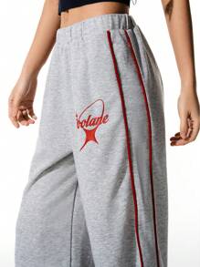 SHEIN Pantalones casuales de chándal para niñas preadolescentes con cintura elástica, a rayas rojas y diseño gráfico de letras, para primavera/verano