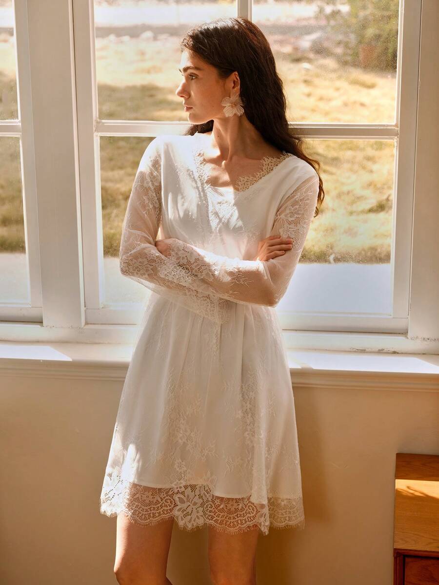 Chiquease 女士蕾丝性感镂空长袖短款连衣裙 - 白色 - 查看 1