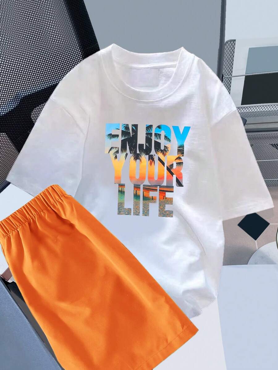 SHEIN 2 件青少年男童休闲日落和椰子树印花短袖 T 恤和短裤 2 件套装