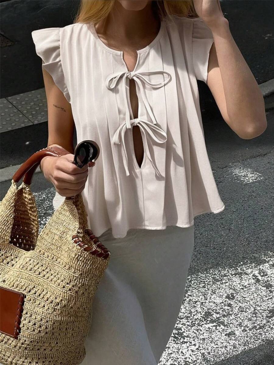 SHEIN Frenchy Áo kiểu nữ đơn giản, thời trang, dáng suông, thắt dây phía trước, tay ngắn xếp ly, thích hợp mặc hàng ngày vào mùa hè, dành cho phái nữ sành điệu, đi nghỉ mát, đi chơi, phong cách cổ điển, áo công sở. - Màu be - Xem 1