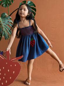 SHEIN Vestidos casuales de estilo fiesta y vacaciones para niñas pequeñas con tirantes rojos, con aplicación bordada de fresa y cable decorativo azules - Azul - Ver 5