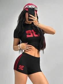 SHEIN EZwear Conjunto de top corto y pantalón corto de dos piezas para mujer, con cuello de tortuga elástico negro, con gráficos de patrón numérico vintage, para uso diario, citas y festivales primaverales y veraniegos