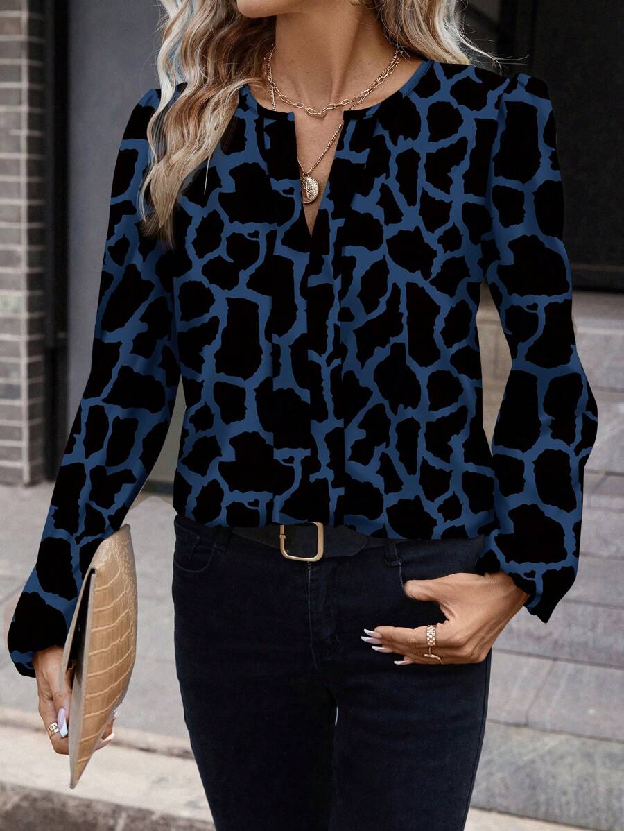 SHEIN Clasi Camisa casual de mujer con cuello redondo y manga larga, con un patrón asimétrico, adecuada para primavera y otoño