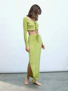 Maija 2 件装女士绿色纯色系带短款上衣，配侧开衩裙，束腰夏季服装