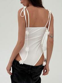 Aloruh Vrouwen Effen Kleur Bloemen Decor Twist Front Bodysuit, Minimalistisch & Slim Fit