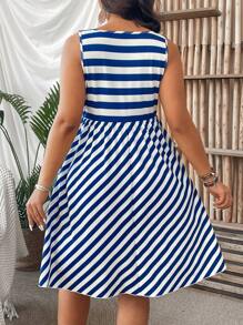 SHEIN LUNE Gaun Kasual Model A-Line Tanpa Lengan Leher Bulat Ukuran Plus dengan Motif Garis-garis dan Saku - Blue and White - View 2