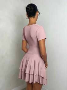 Glamine 粉色 V 领系带镂空褶饰迷你裙、节日派对狂欢节礼服、约会之夜服装、性感礼服、女士演唱会礼服、女士礼服、女士夏季礼服、粉色礼服、迷你礼服、度假礼服 - 粉色 - 查看 2