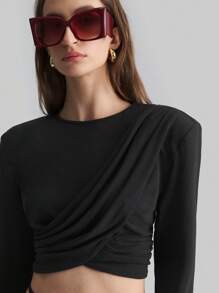 Ontre Nouveau T-shirt court à encolure ronde, larges bretelles, col croisé drapé, manches courtes pour femmes, style minimaliste élégant, saison printemps, rétro vintage - Noir - Voir 7