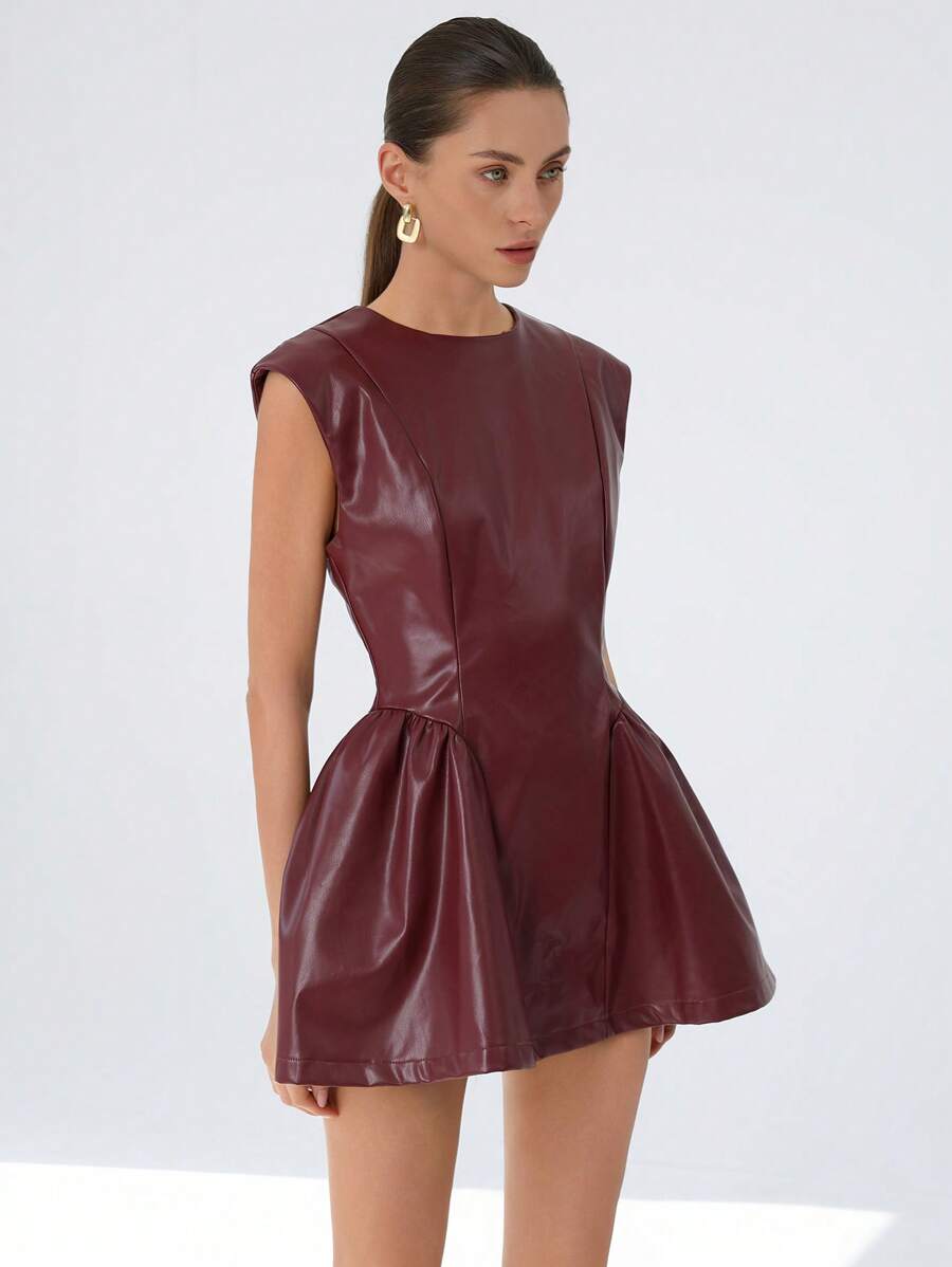 Aveloria Modichic 欧美风格安哥拉红复古设计 PU 圆领腰部收褶短袖女式短裙 - 酒紅色 - 查看 1