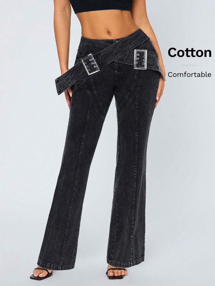 SHEIN SXY 黑色机车服休闲出游金属破洞大腰带装饰女牛仔效果水洗微喇叭直筒裤 - 黑色 - 查看 1