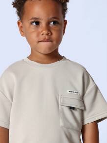 SUMWON 超大号都市街头风 T 恤，带实用口袋，适合活跃儿童的休闲日常穿着 T 恤，非常适合学校和周末活动 - 卡其色 - 查看 5