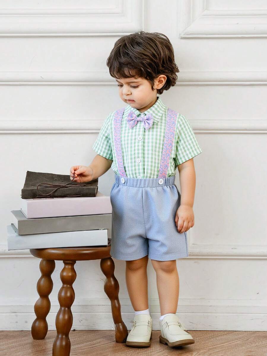 SHEIN 2 件套男婴格子连体裤搭配蝴蝶结衬衫和吊带短裤绅士装，蓝色和紫色 - 彩色 - 查看 1