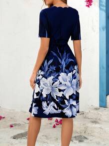 SHEIN Clasi 夏季优雅女式短袖海军蓝 V 领定位印花收腰 A 字裙，女式花卉印花 V 领收腰连衣裙 - 彩色 - 查看 2