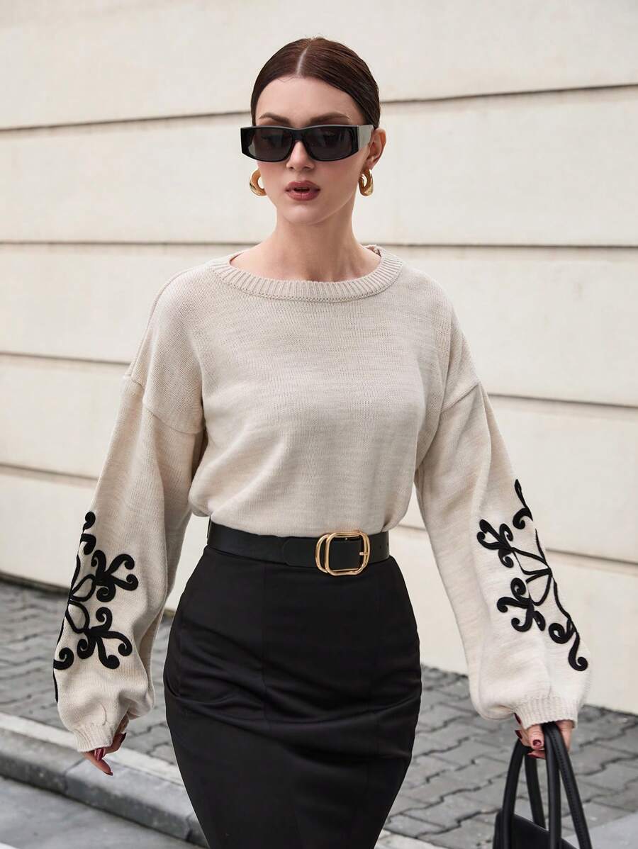 EURMUSE Casual Contrast Color Floral Pattern Embroidery Detailed Long Sleeve Sweater - Black and White - View 1