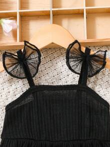 SHEIN 2-częściowy zestaw dla dziewczynek na wiosnę/lato - czarny elegancki minimalistyczny siateczkowy kokardkowy ozdobnik, dzianinowy top na ramiączkach i spódnica z kokardą