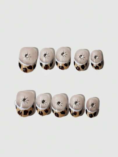 Grunge Punk Unghie finte ovali minimaliste francesi in stile Y2K punk alla moda con stampa leopardo e stelle