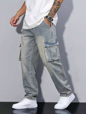 Manfinity LEGND 大码男式休闲街头水洗浅蓝色翻盖口袋宽松工装牛仔裤