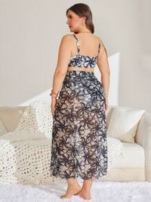 SHEIN Swim Curve Conjunto de 3 piezas talla grande para mujer con estampado floral aleatorio, sexy, ajustable, con tirantes de espagueti, top de bikini de cintura alta y falda pareo para vacaciones y uso diario en la playa