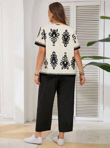 SHEIN LUNE 2 件大码度假休闲随机印花短袖衬衫和纯色长裤套装女士夏季服装女式波西米亚风/波西米亚风度假服装女式两件套 - 杏色 - 查看 2