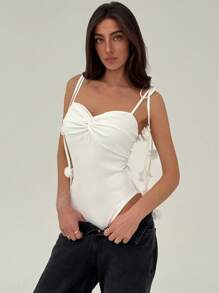 Aloruh Vrouwen Effen Kleur Bloemen Decor Twist Front Bodysuit, Minimalistisch & Slim Fit