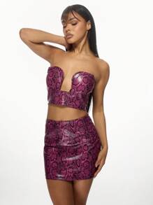 MISSGUIDED Conjunto de 2 piezas de patrón de piel de serpiente impresa en PU, top estilo corsé sin tirantes y minifalda, conjunto a juego para fiestas, conciertos y eventos